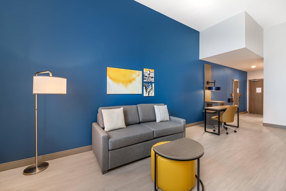 Comfort Inn & Suites Orlando Sanford Airport 30/54