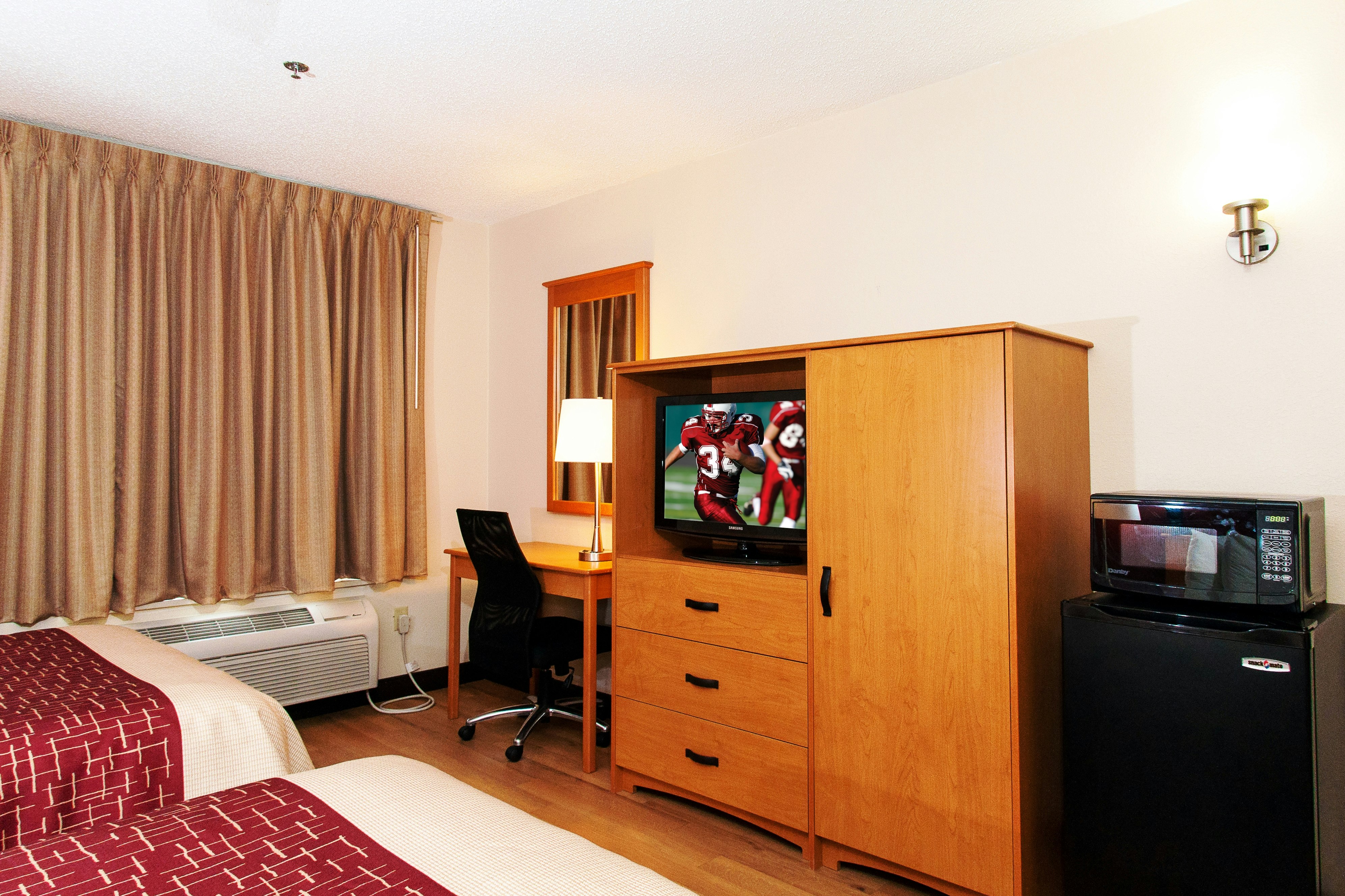 غرفة ديلوكس بسريرين مزدوجين، Red Roof Inn Fargo 2/4