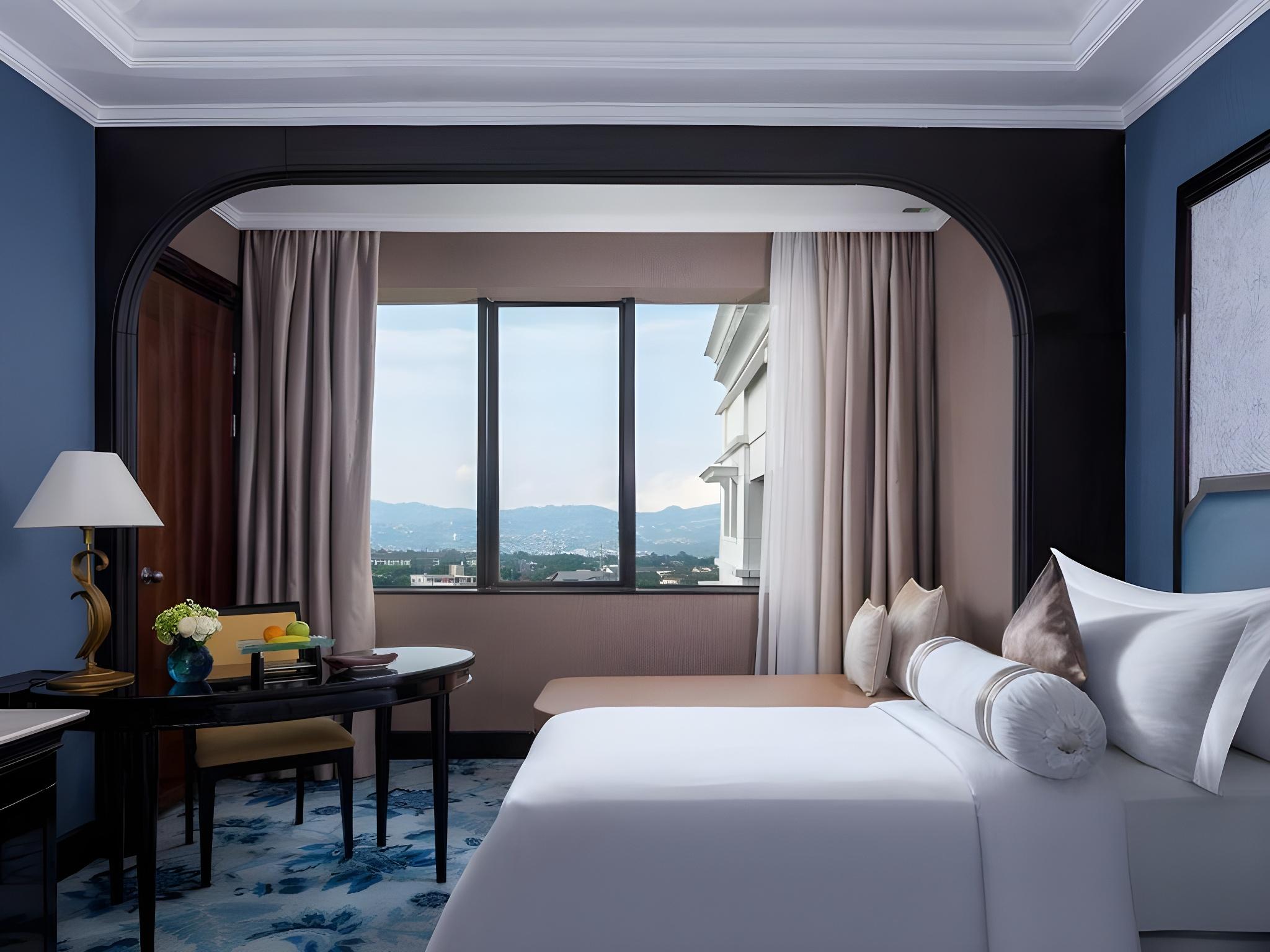 Ambassador, King and Twin Beds
