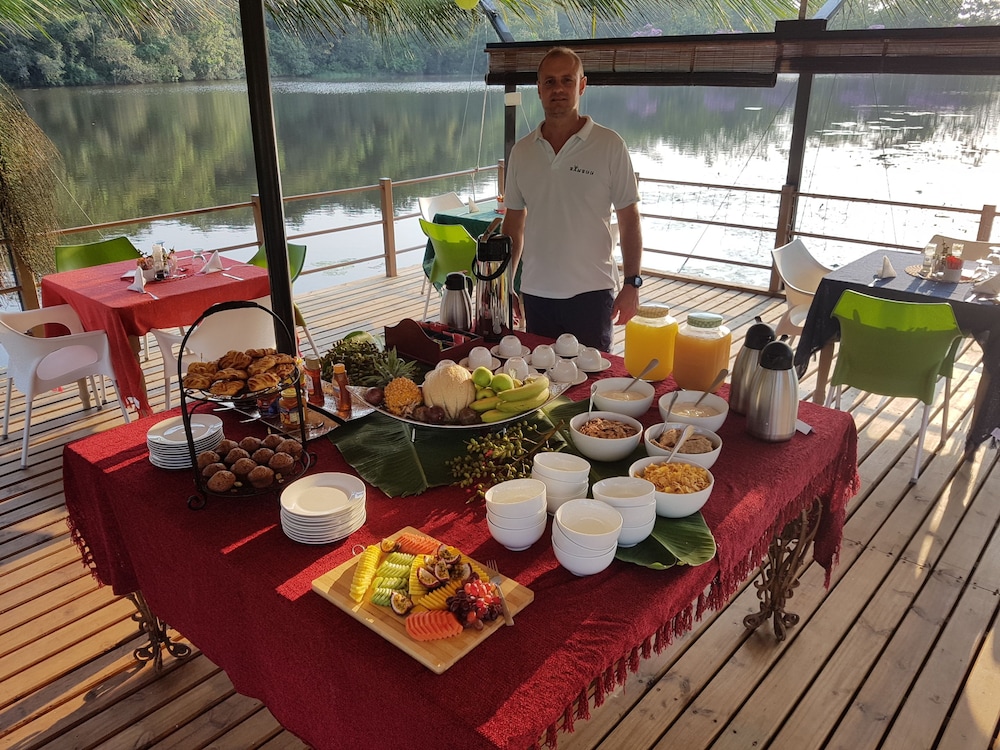 Bambuu Lakeside Lodge 38/50