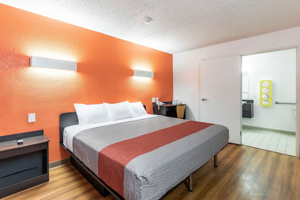 Motel6 North Richland Hills, TX 36/61