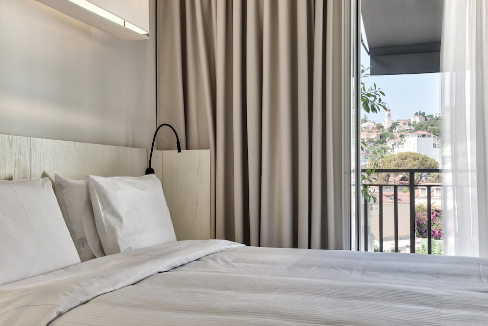 Bitzaro Hotel 17/50