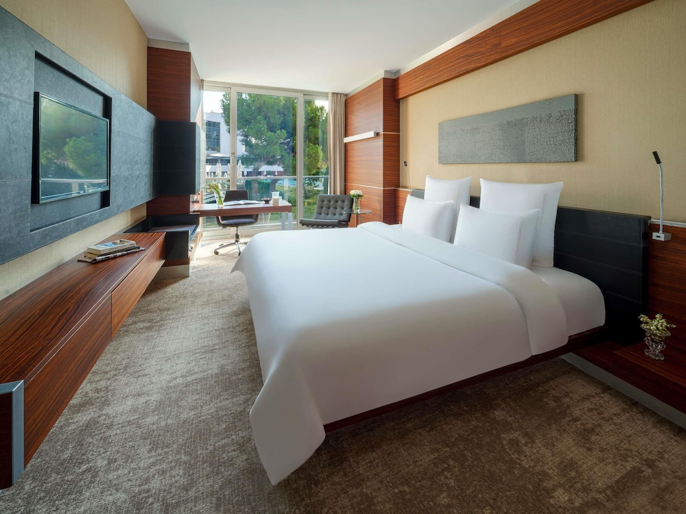 CLASSIC, KING BED, GARDEN VIEW