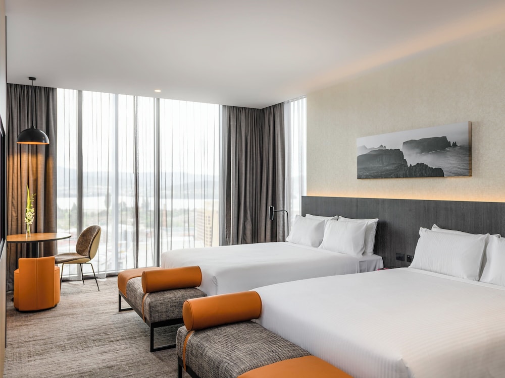 DELUXE, 2 QUEEN BEDS, HARBOUR VIEW