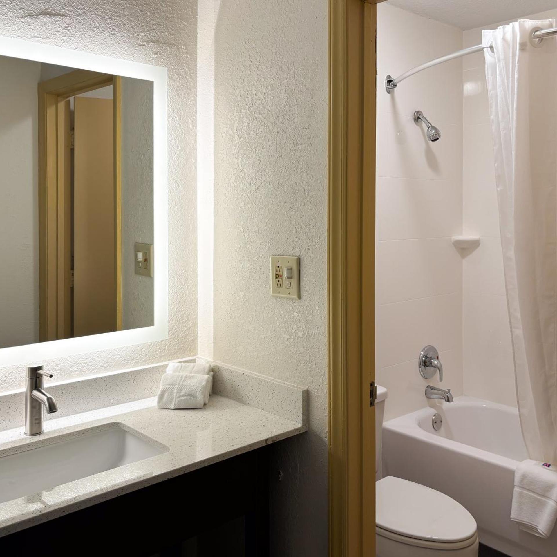Motel6 Charlotte, NC-Northlake 30/34
