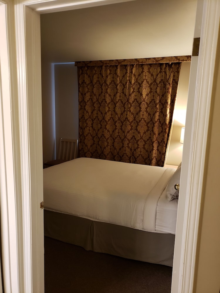 Shemron Suites Hotel 8/28