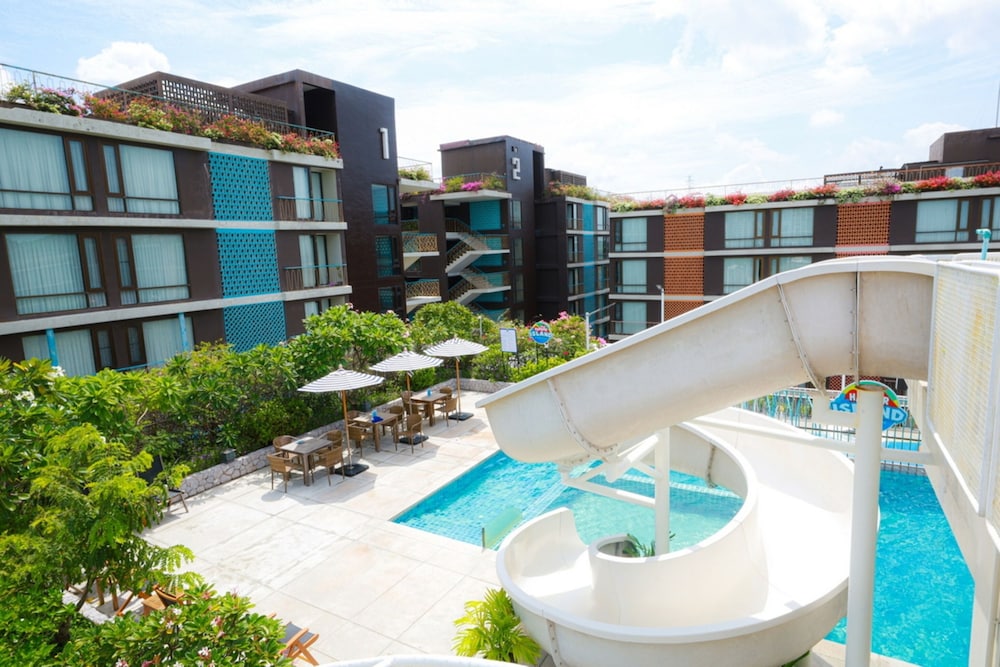 Balcony Courtyard Sriracha Hotel Serviced Apartments 43/50