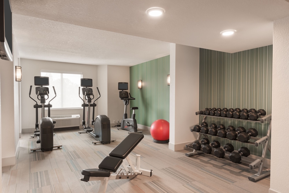 Holiday Inn Express & Suites Nearest Universal Orlando 27/48
