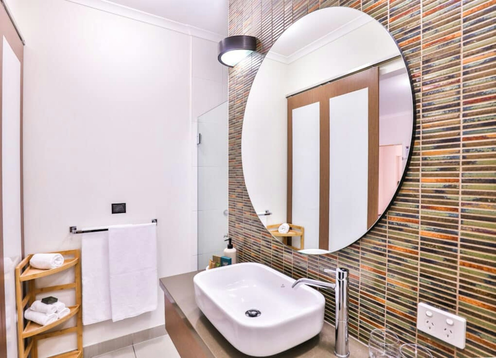 Indulge Apartments Ontario 10/10
