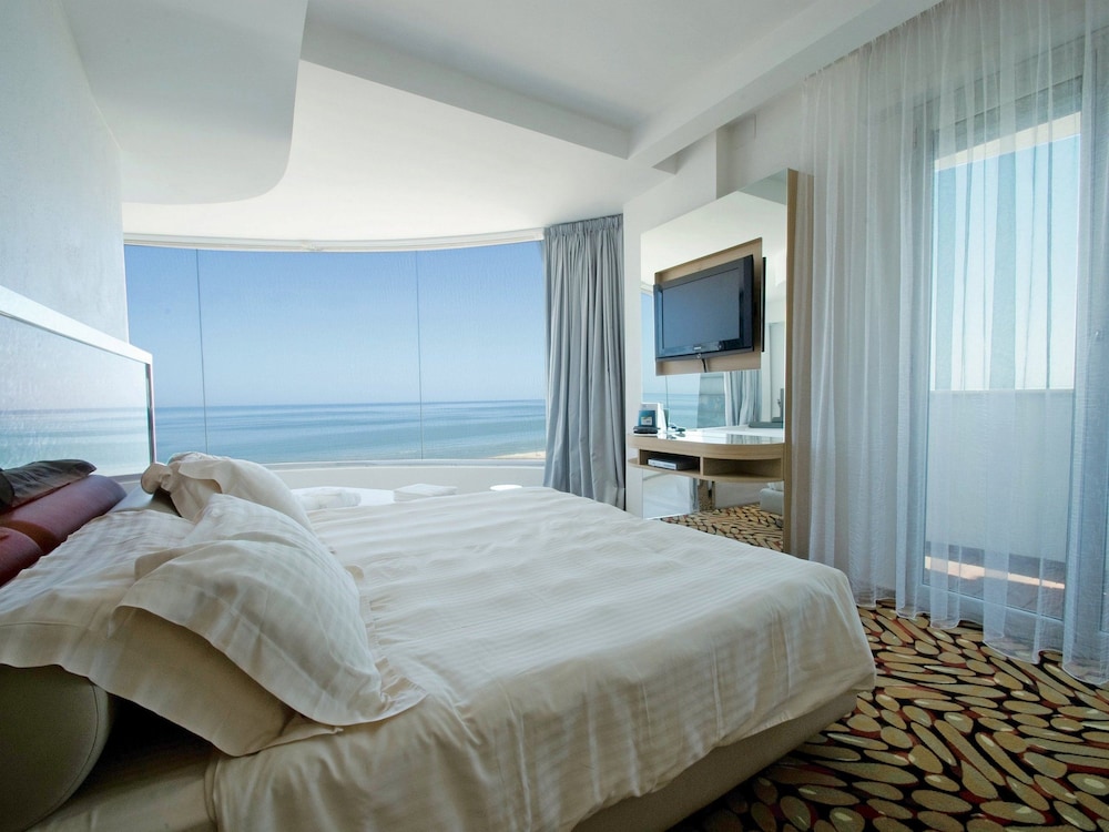 Junior Suite, Jetted Tub