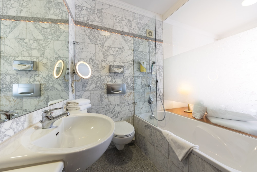 AAAA Hotelwelt Kubler 30/33