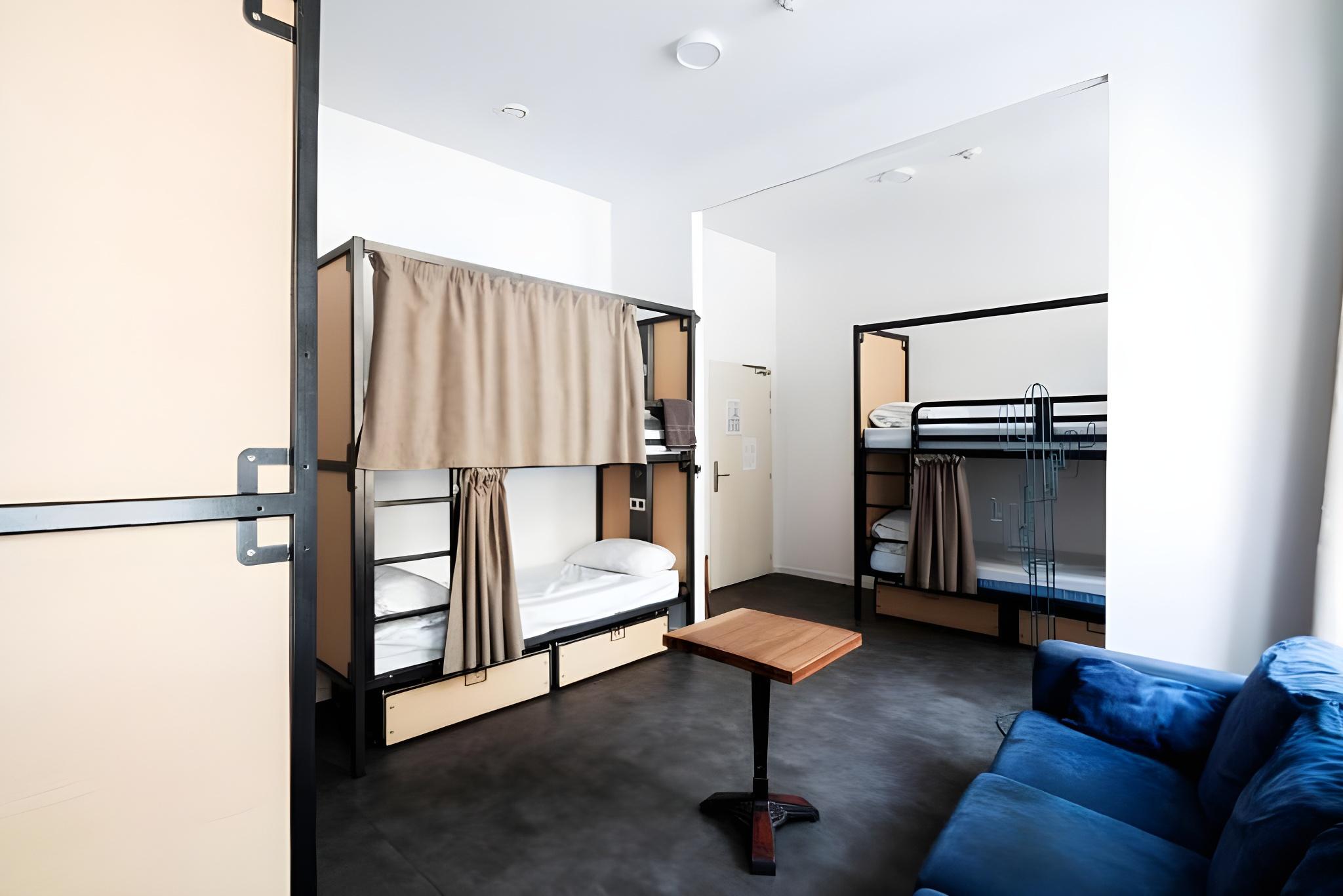 Female Dorm, 6 People