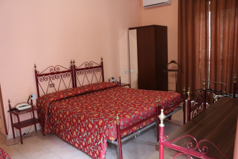 Hotel Italia 12/51