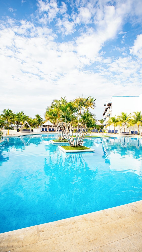 Playa Blanca Beach Resort - All Inclusive 56/61
