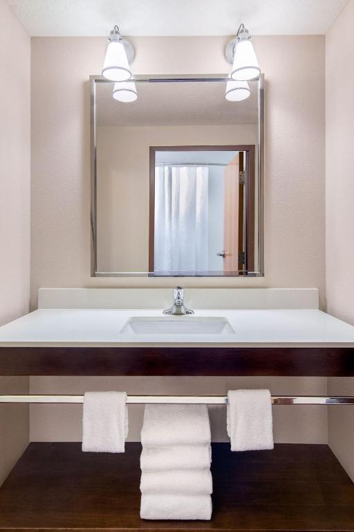 استوديو جونيور كبير بسريرين كوين مع أريكة لذوي الإعاقة، Four Points by Sheraton Cocoa Beach 4/4
