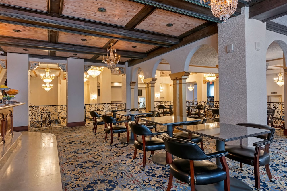 Hotel Flor Tampa Downtown Tapestry Collection by Hilton 51/61