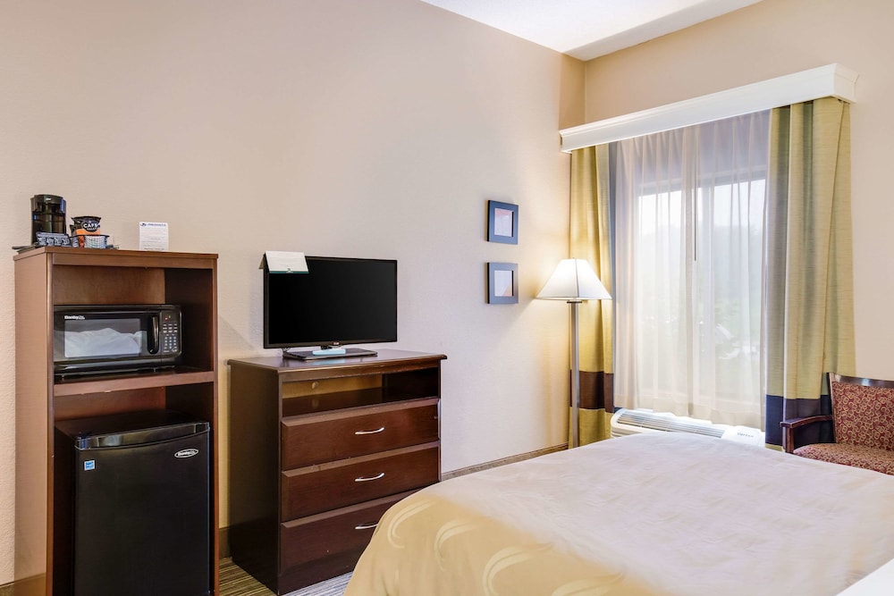 Quality Inn I-70 Near Kansas Speedway 13/45
