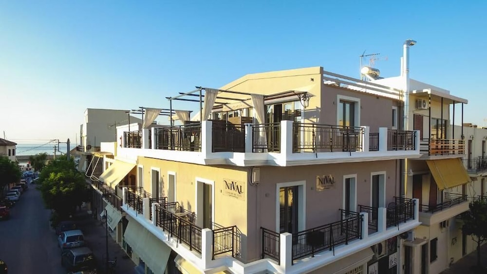 Nival Luxury Suites 6/50
