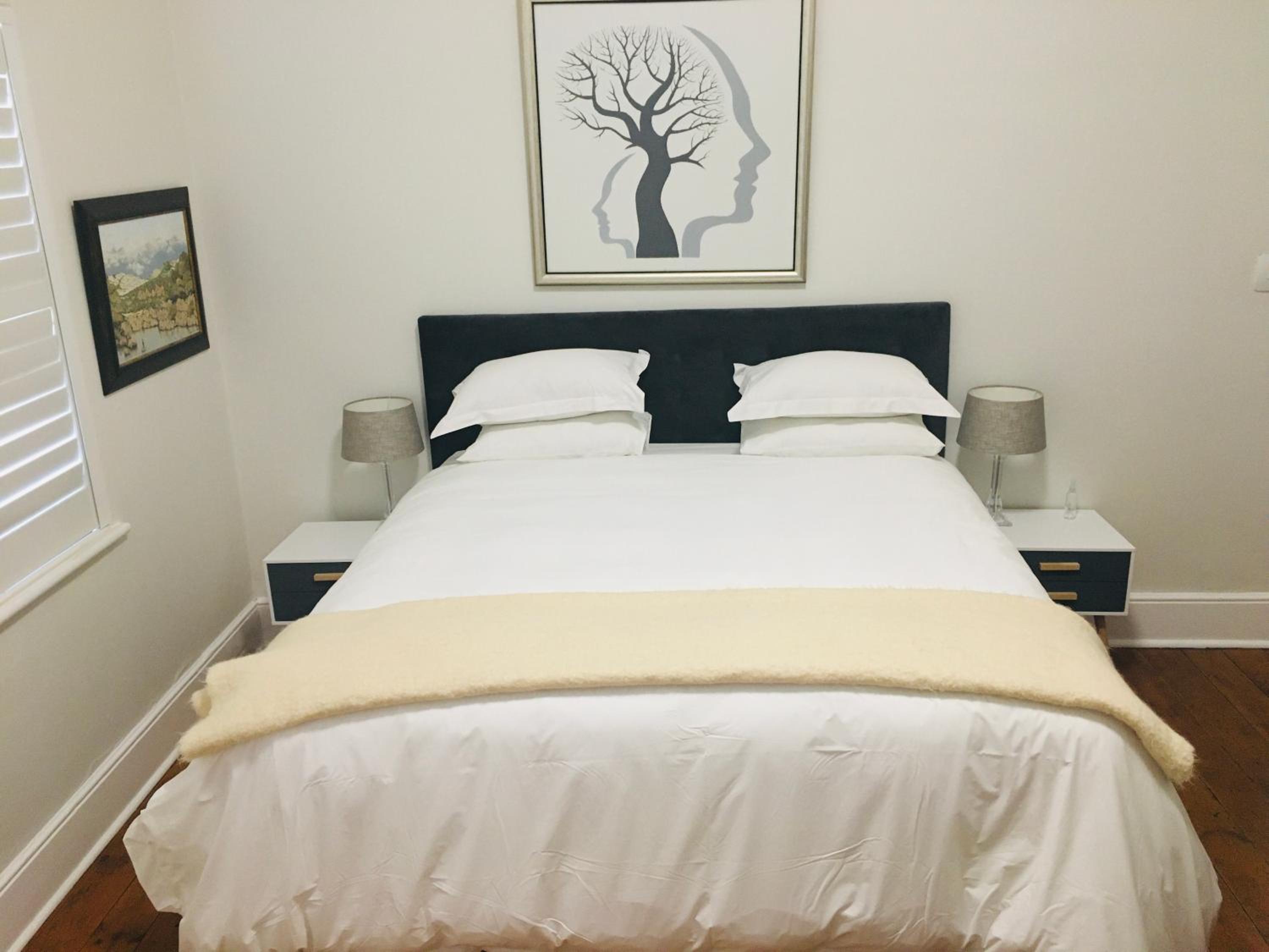 ROOM, DOUBLE BED