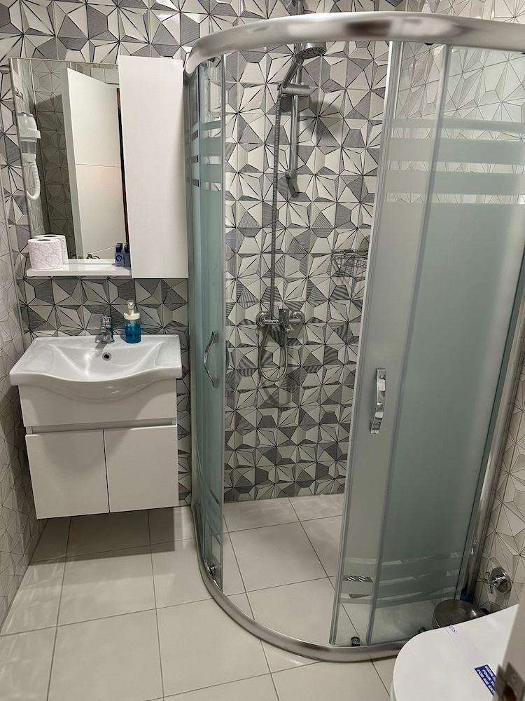 Aura Boutique Hotel 47/49