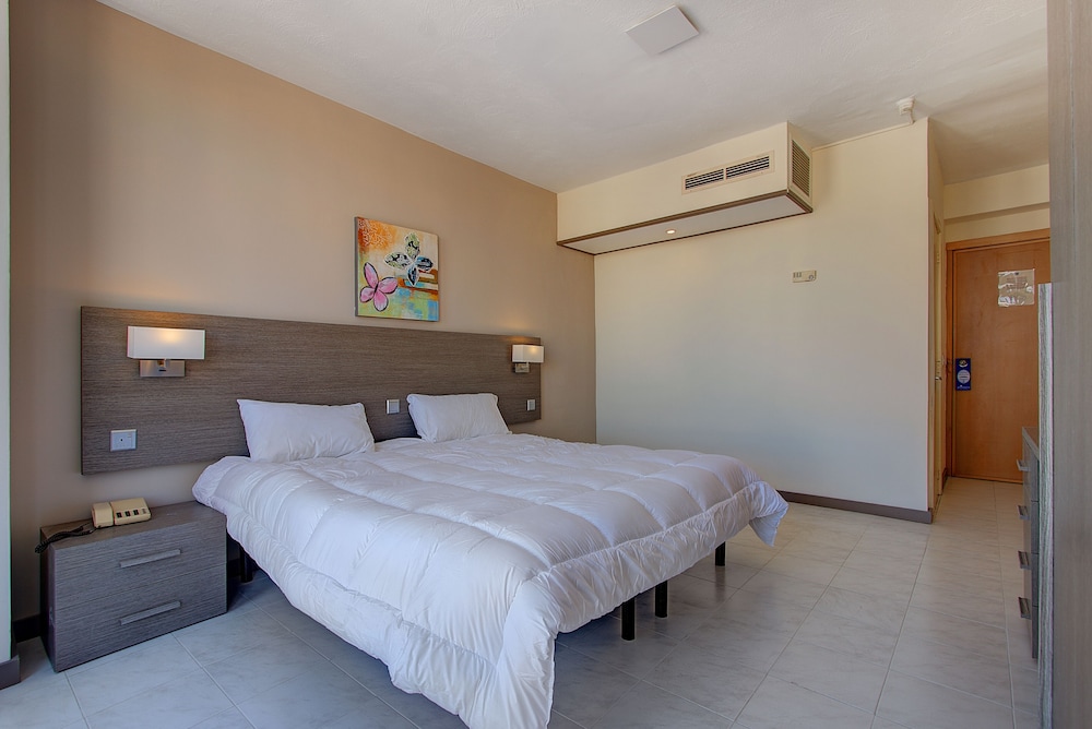 Primera Hotel 23/53