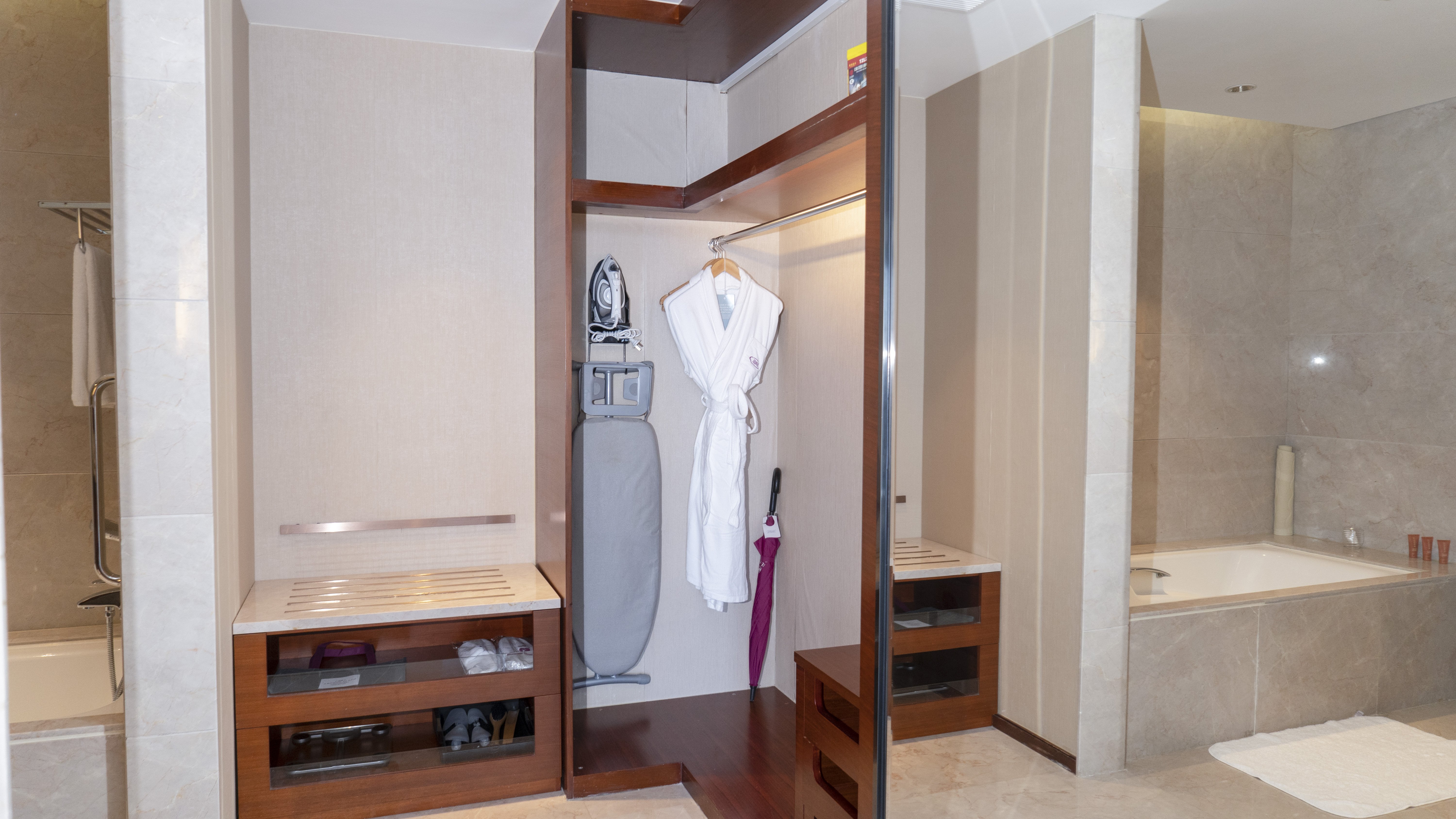 CROWNE PLAZA WUXI TAIHU 76/76