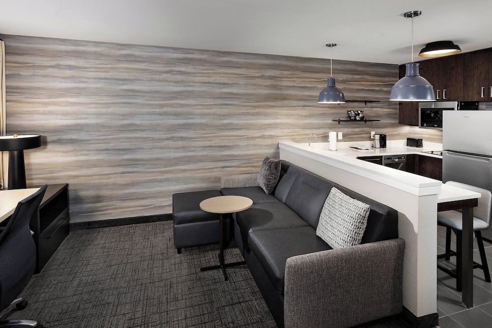 Residence Inn Milwaukee Brookfield 29/50