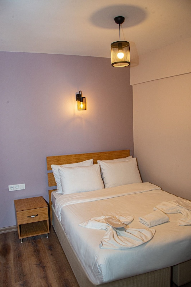 Three Apples Suites 11/39