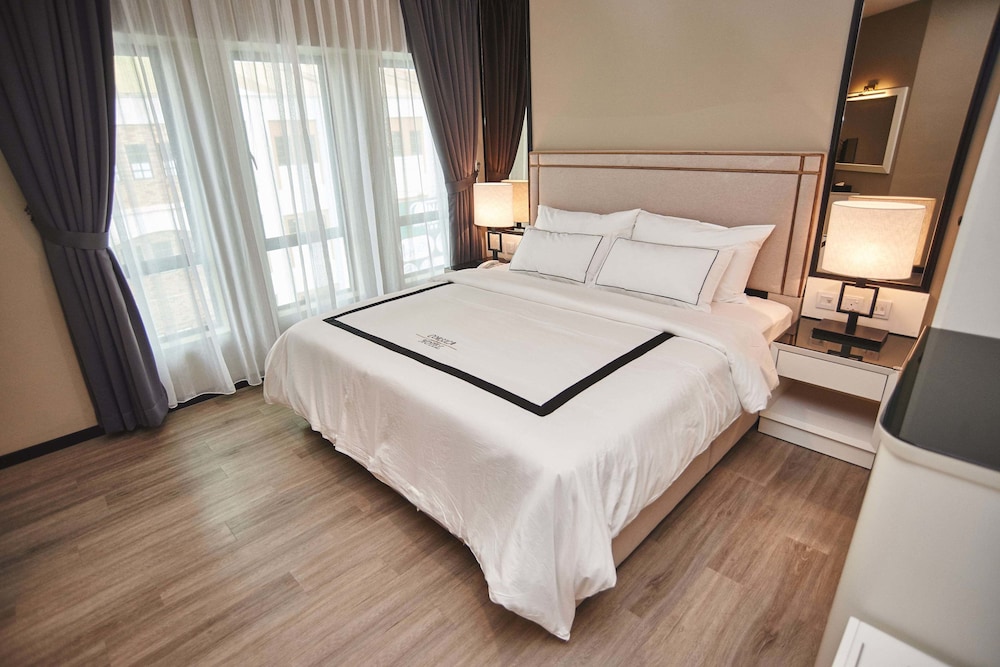 Corsica Hotel 14/35