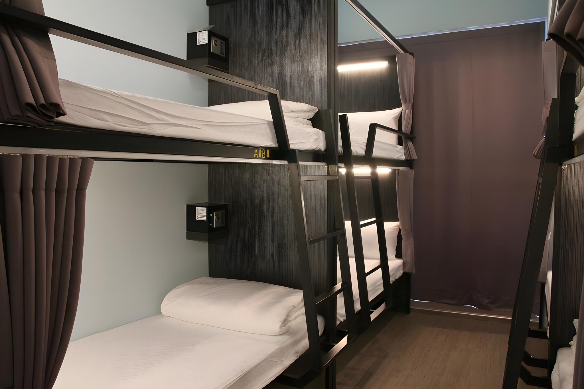 Male Dorm, 2 Double Beds, Shared Bathroom, Adult Only
