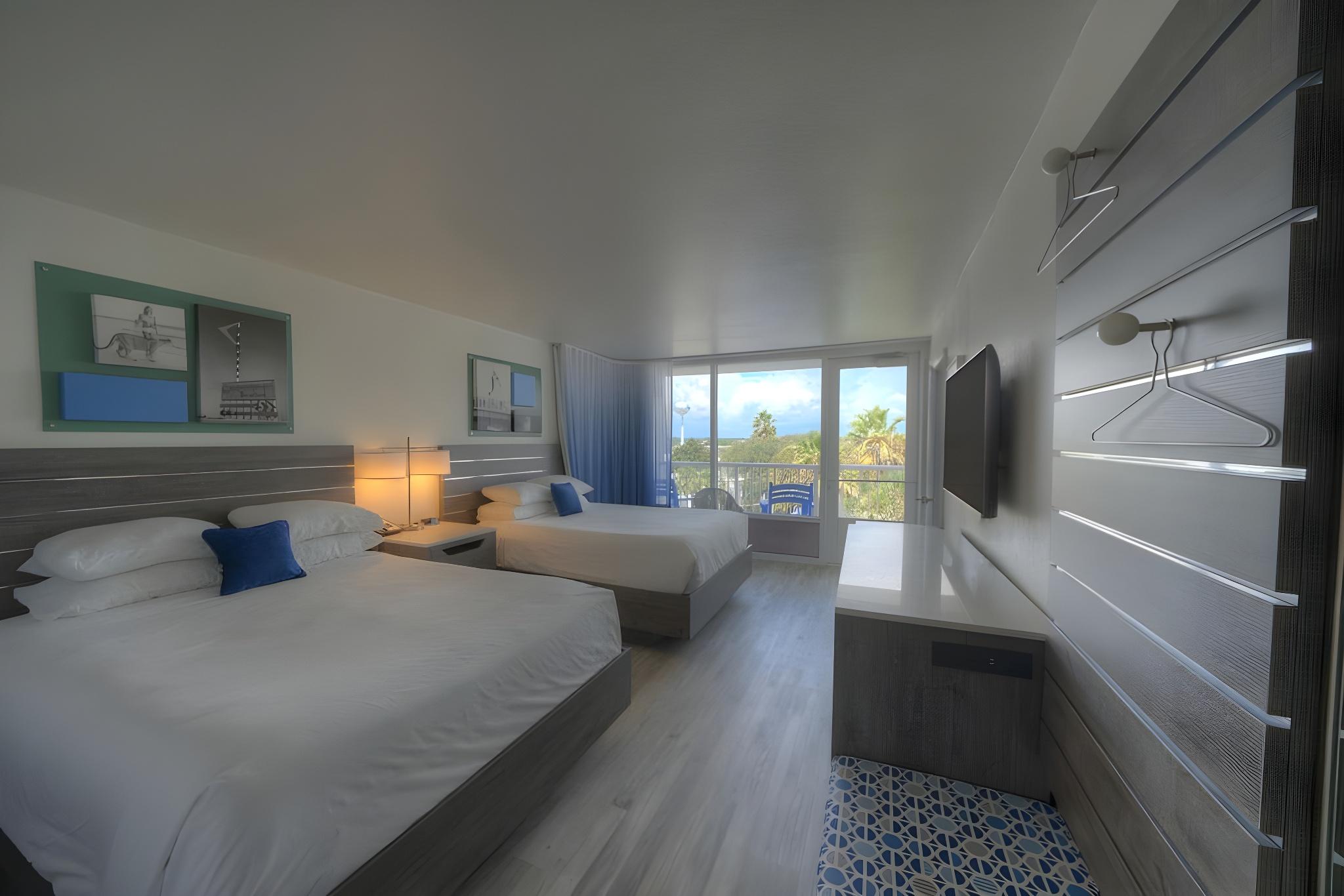 Junior Suite, Multiple Beds, Pool View