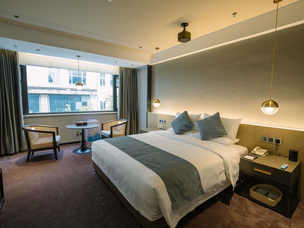 EXECUTIVE, DOUBLE BED