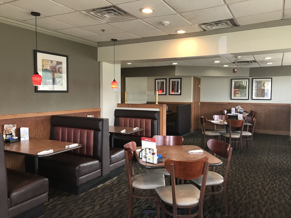 Clarion Inn & Suites Cortland - University Area 15/30