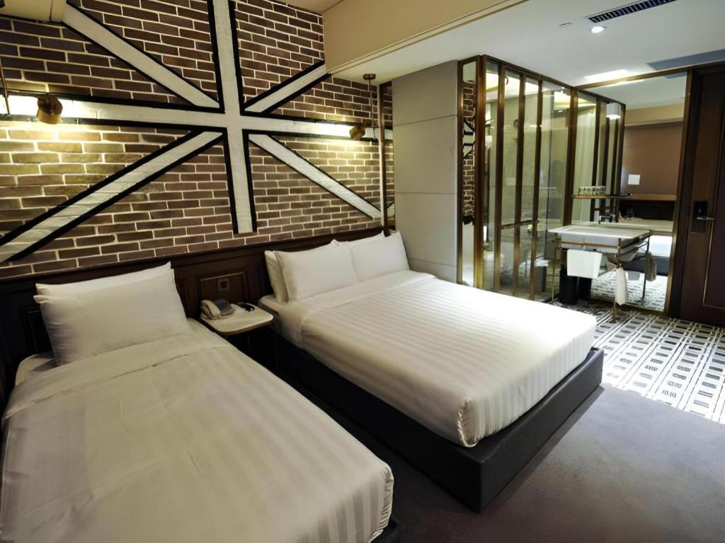 Kings Hotel 15/41