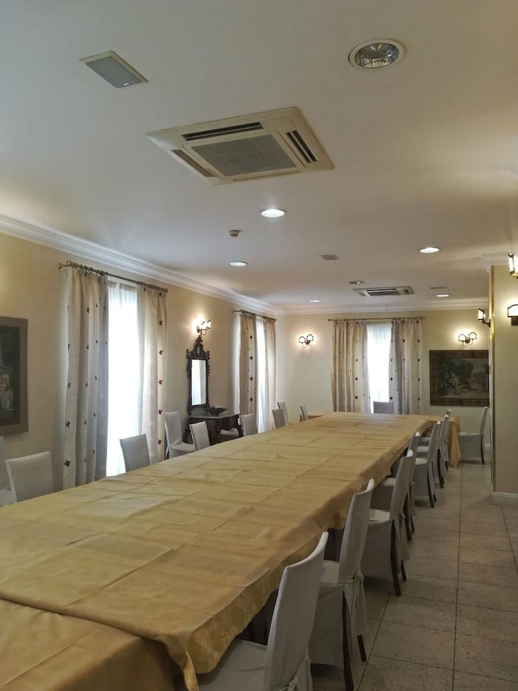 Akropolis Hotel 58/63