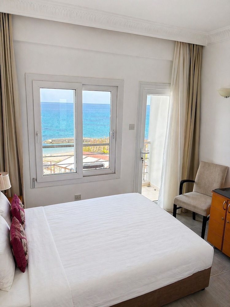 ADA BEACH HOTEL 2/50