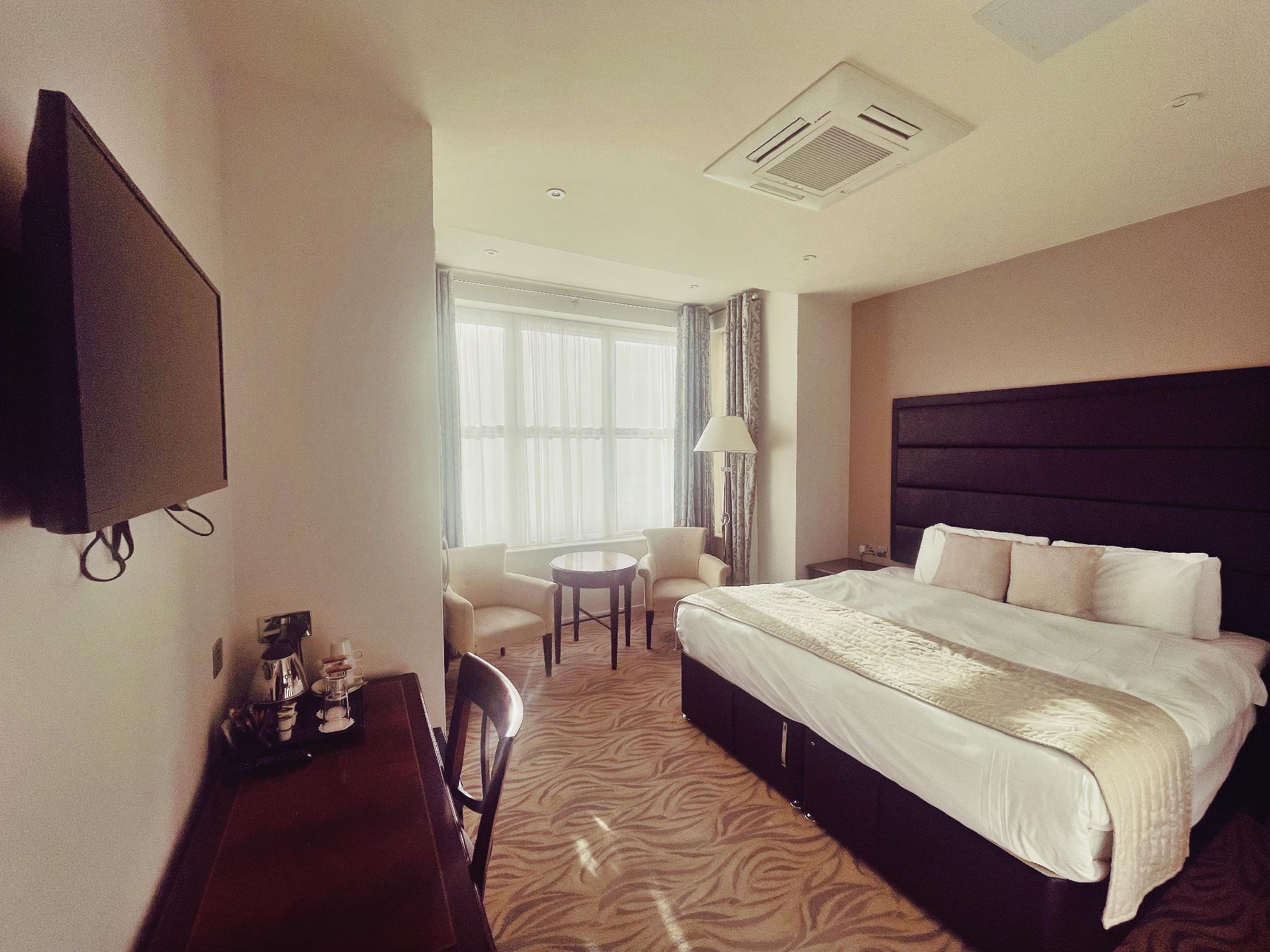 Deluxe, Double or Twin Bed