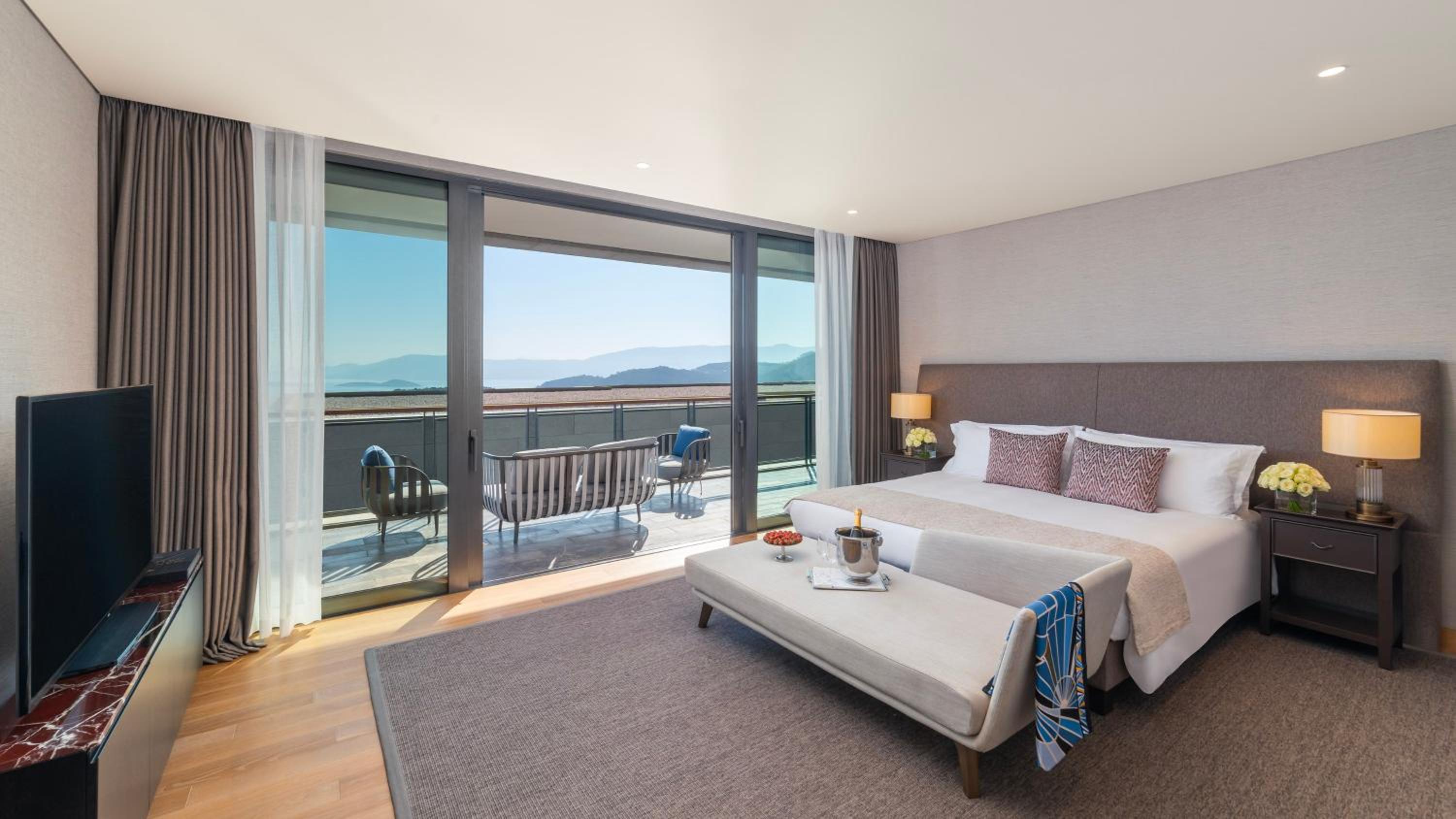 4 Bedrooms, Residential, Apartment, Sea View, Sofa