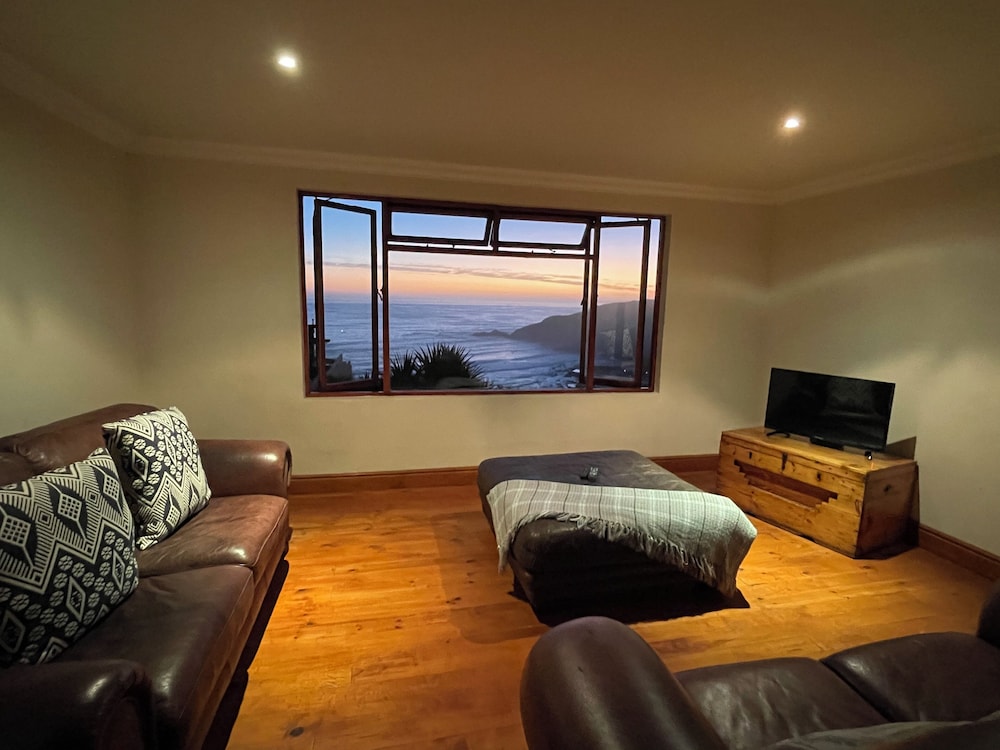 Dutton's Cove Guesthouse 21/50