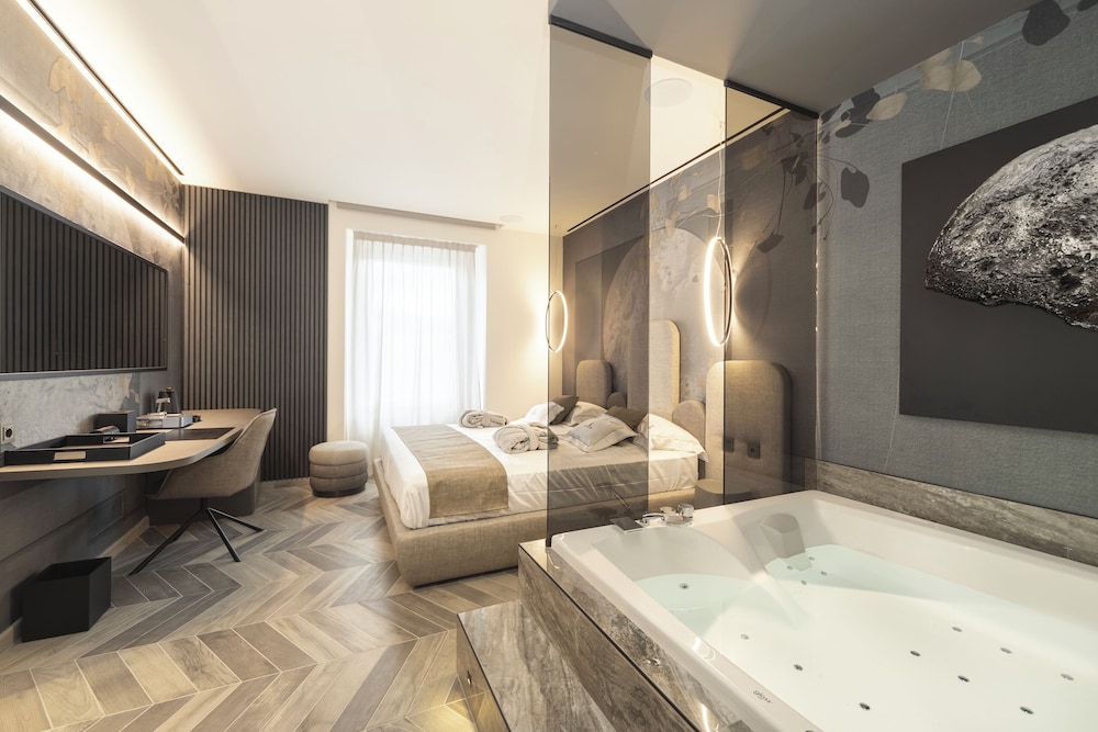 Tritone Luxury Suites Piazza del Popolo 18/29