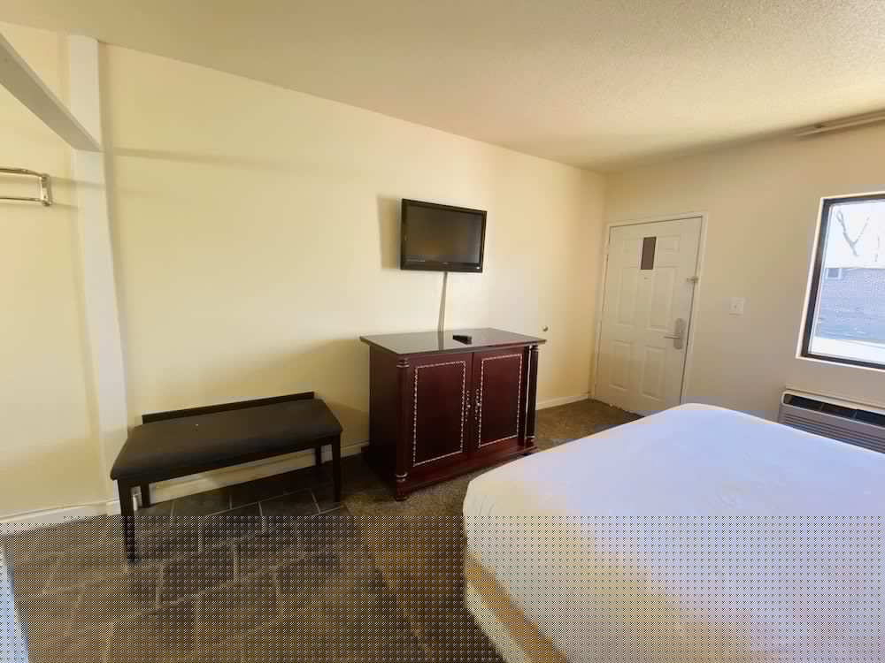 Travelers Place Inn & Suites 33/73