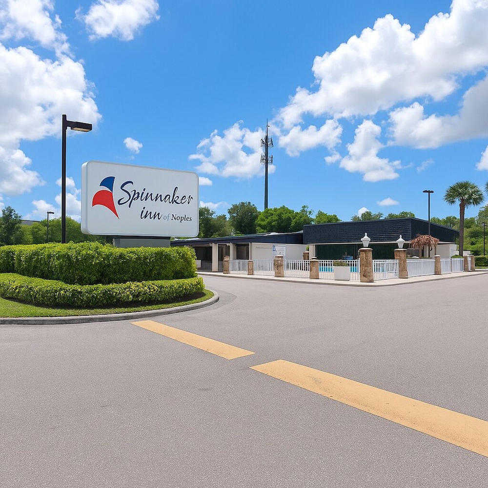 Spinnaker Inn of Naples 48/57