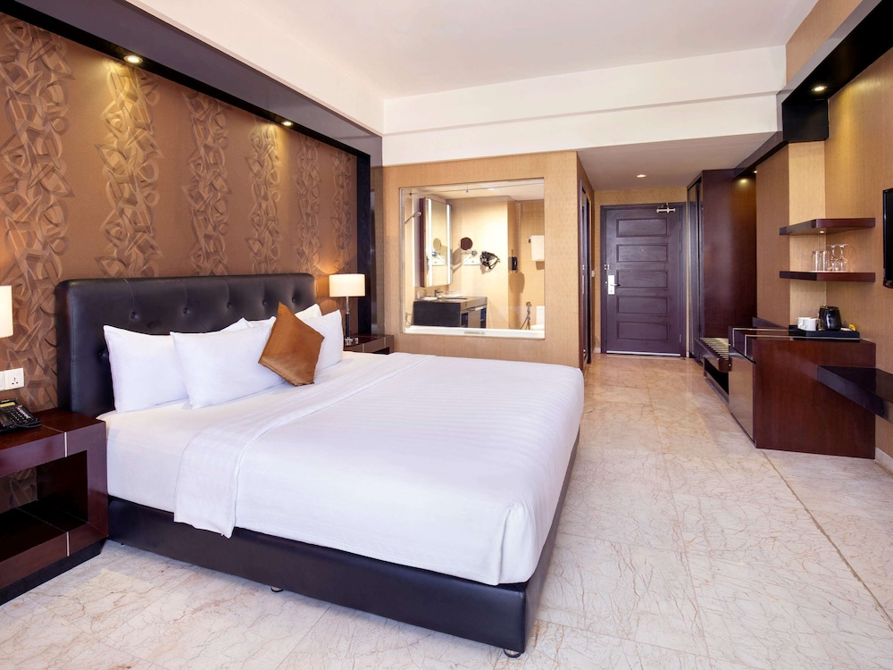 Deluxe, King Bed