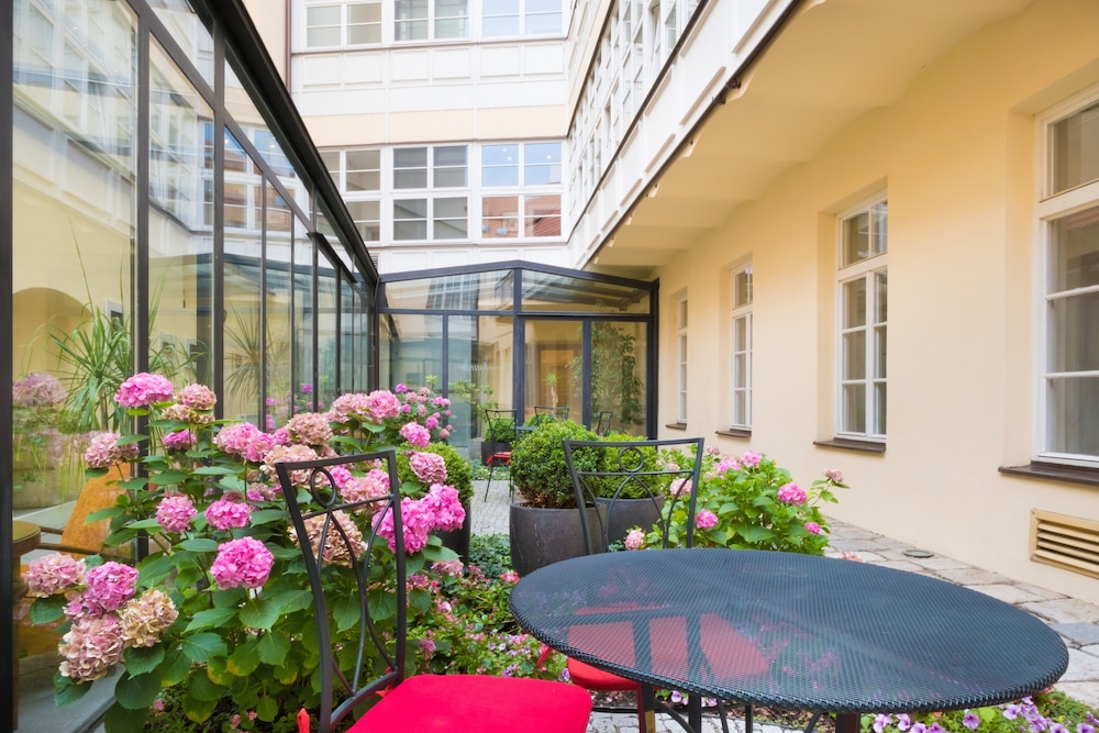 Boutique Hotel BOOKQUET 56/60