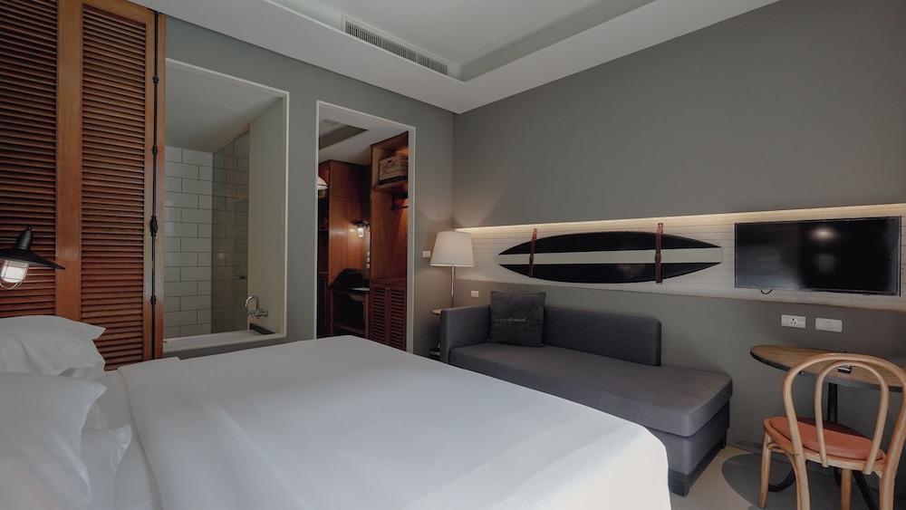 Deluxe, Double and Twin Beds, Pool Access