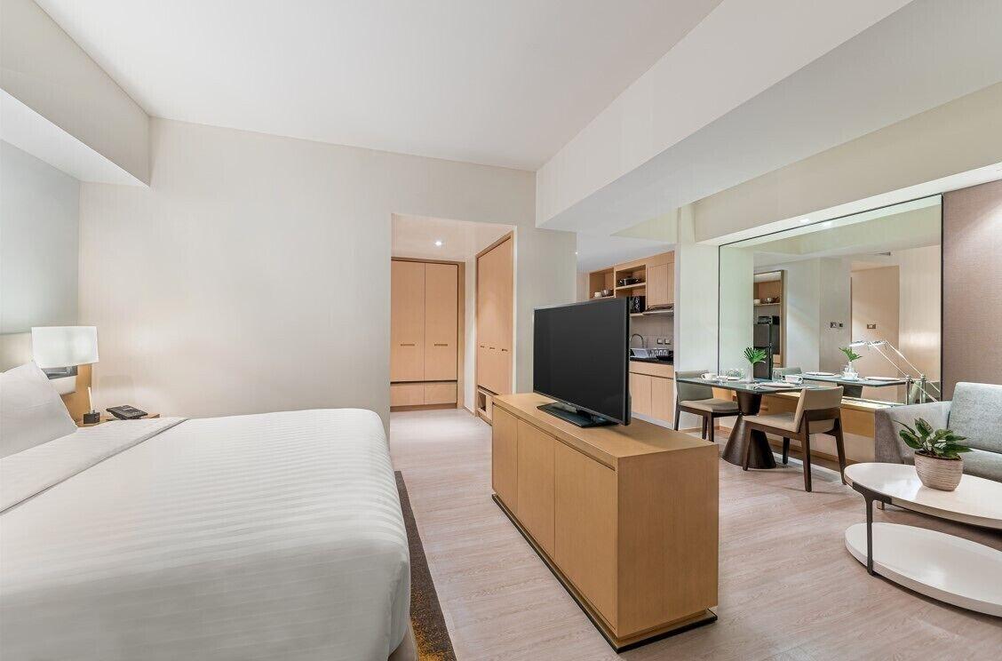 Studio, King Bed, Laundry, Kitchenette