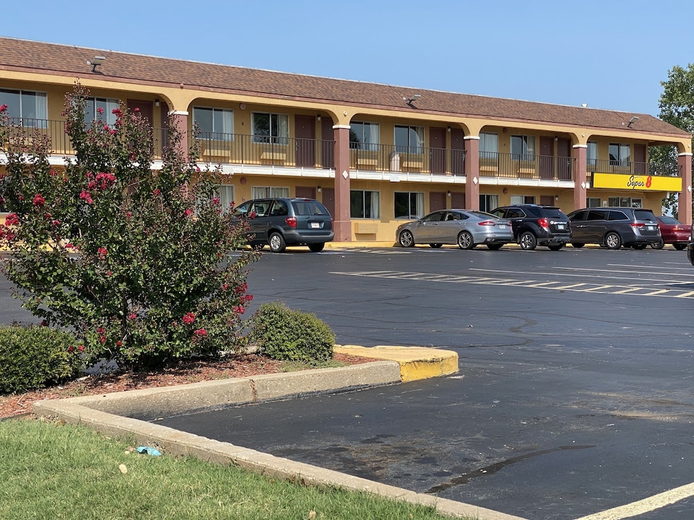 Super 8 by Wyndham Midwest City OK 4/33