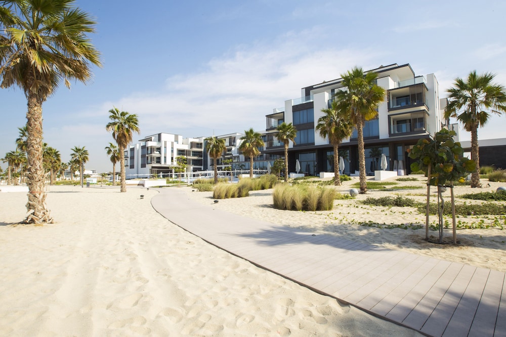 Nikki Beach Resort and Spa Dubai 9/81