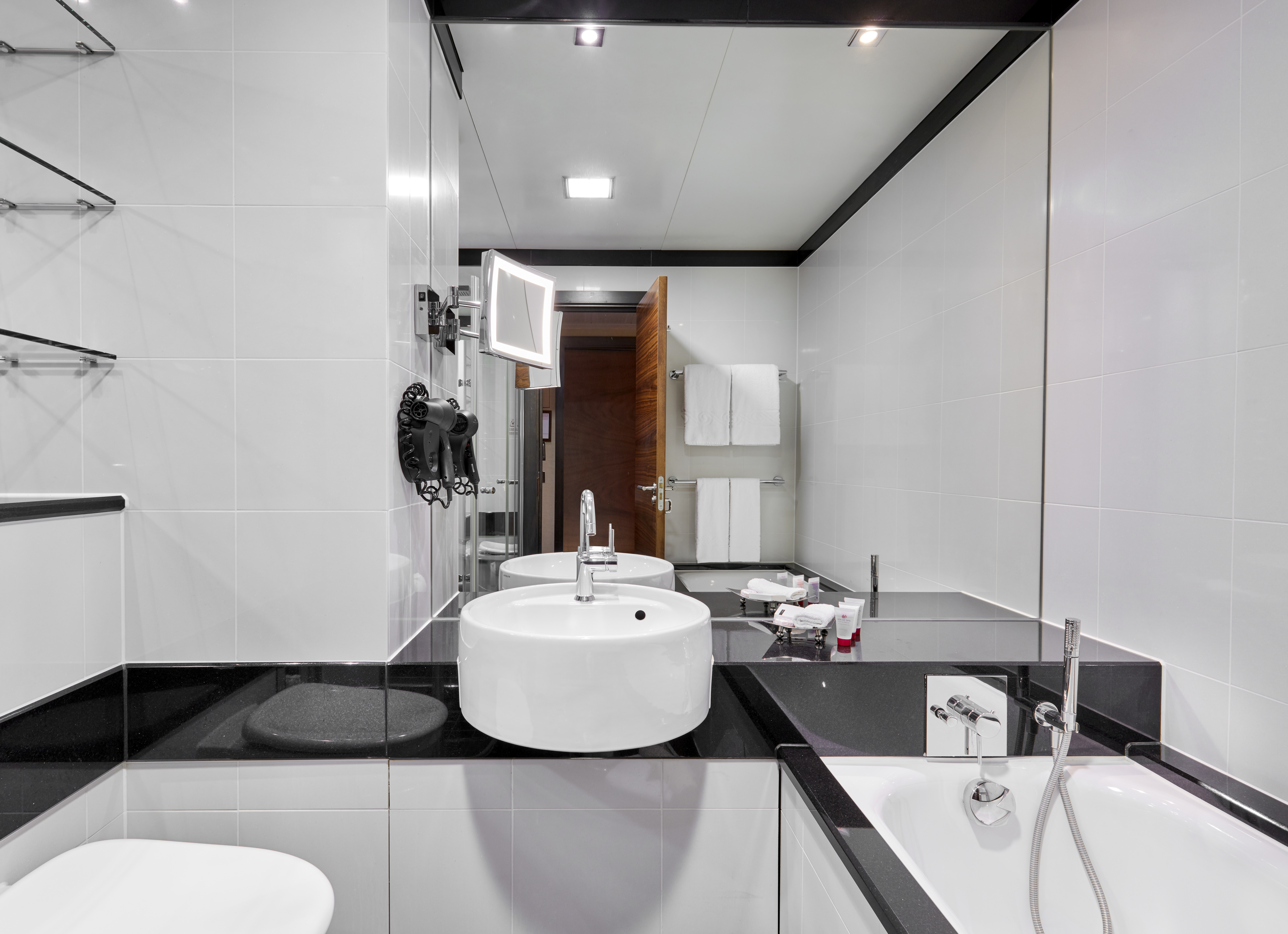 غرفة تنفيذية بسرير مزدوج