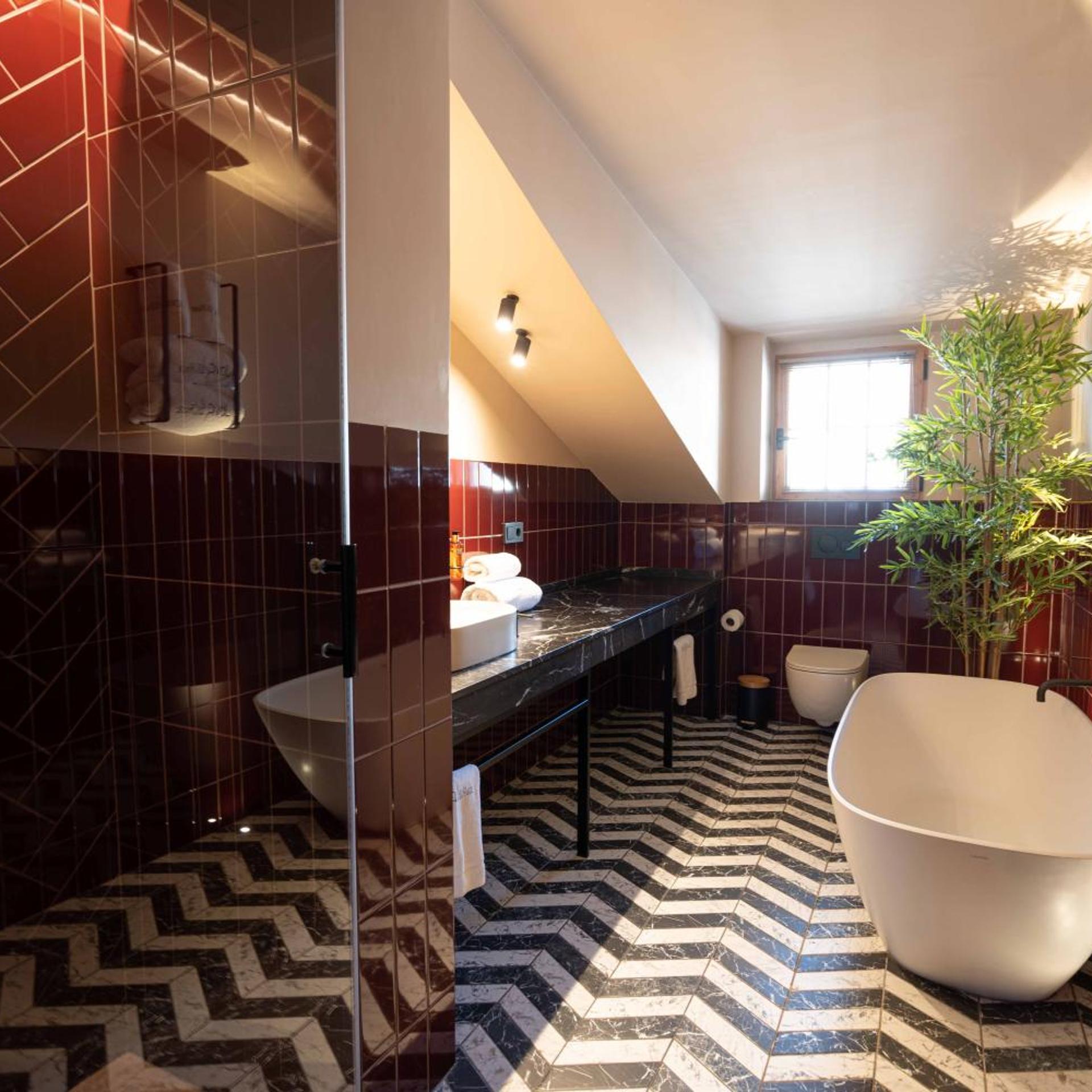 Jova Hotel 56/73
